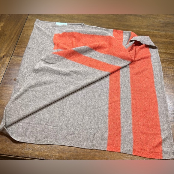 Celeste Women’s One Size Wool & Cashmere Gray & Orange Poncho - Picture 5 of 5